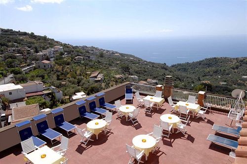 Hotel Montana Сант-Агата-суй-Дуе-Гольфі Екстер'єр фото
