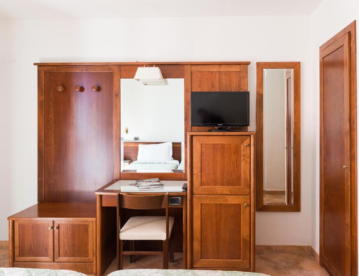 Hotel Montana Сант-Агата-суй-Дуе-Гольфі Екстер'єр фото