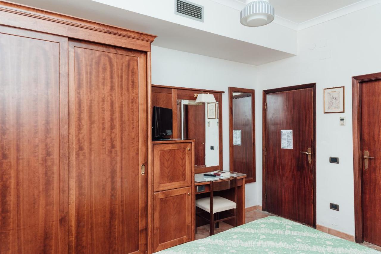 Hotel Montana Сант-Агата-суй-Дуе-Гольфі Екстер'єр фото