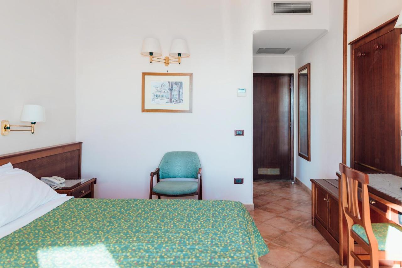 Hotel Montana Сант-Агата-суй-Дуе-Гольфі Екстер'єр фото
