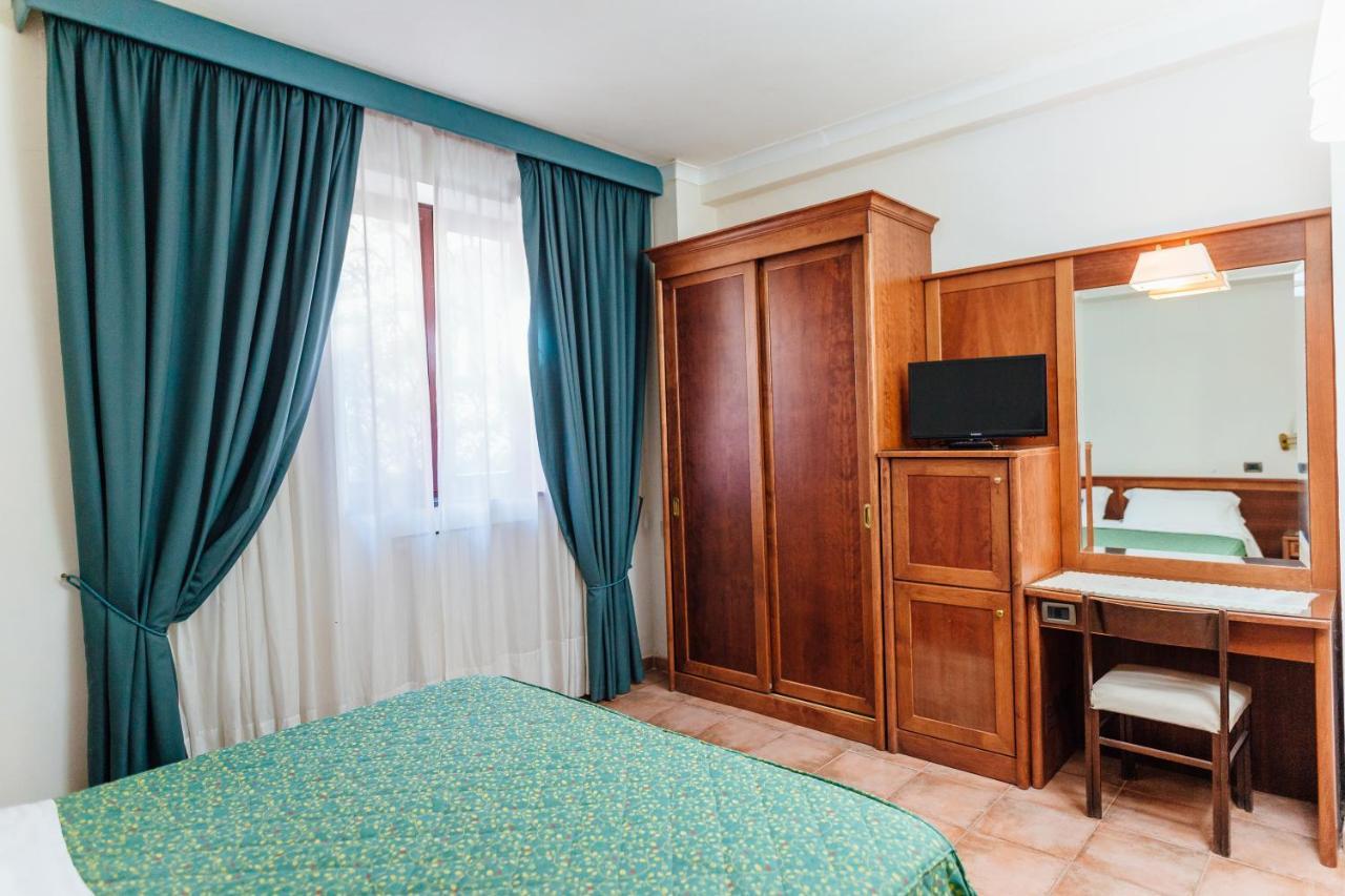 Hotel Montana Сант-Агата-суй-Дуе-Гольфі Екстер'єр фото