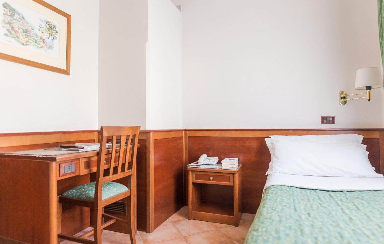 Hotel Montana Сант-Агата-суй-Дуе-Гольфі Екстер'єр фото